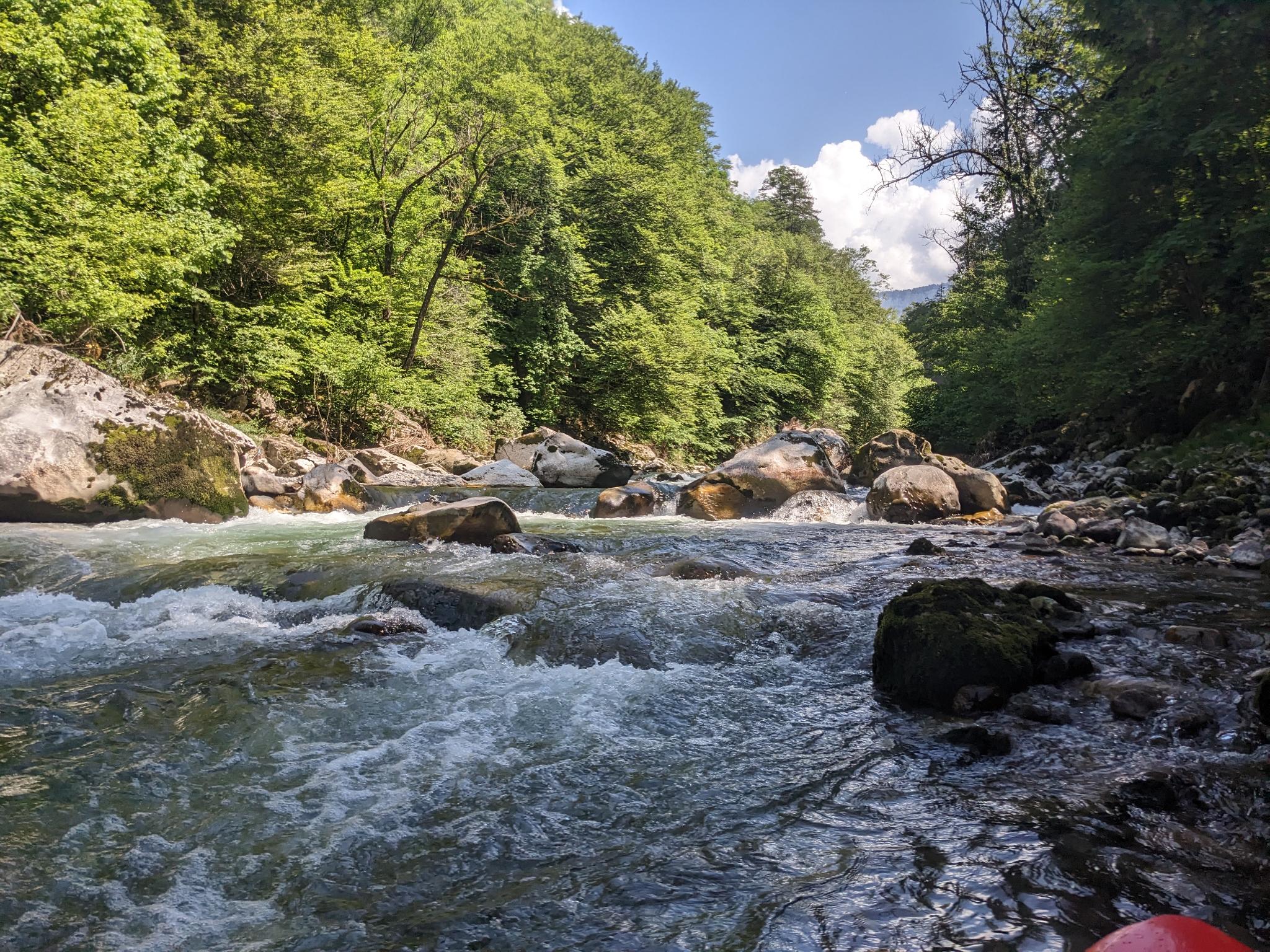 Blick aus dem Kehrwasser oberhalb des "Doms" am Fier bei sehr wenig Wasser